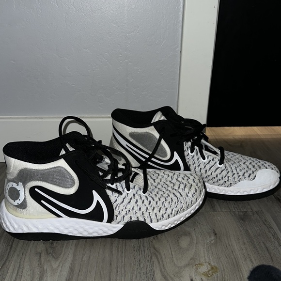 Nike Men's Size 9.5 KD Trey 5 VIII Basketball Shoes - Picture 2 of 6